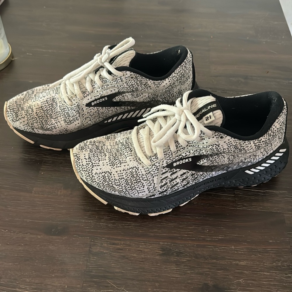 Brooks Adrenaline 21 size 7.5